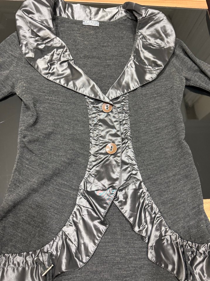 Düğmeli Gri V Yaka Hırka - Görsel 2