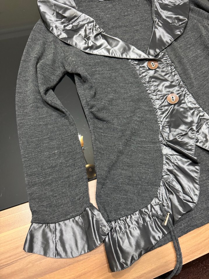 Düğmeli Gri V Yaka Hırka - Görsel 3