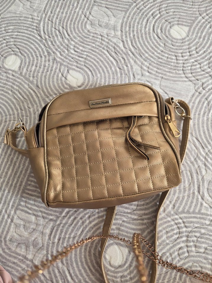 Bej Parlak Deri Kadın Omuz Çantası - Görsel 3