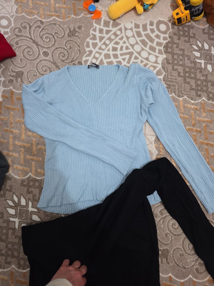 Mavi V Yaka Örgü Kadın Kazak - Görsel 2