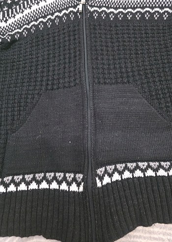 Erkek Çocuk Kapüşonlu Siyah Triko Hırka - Görsel 4