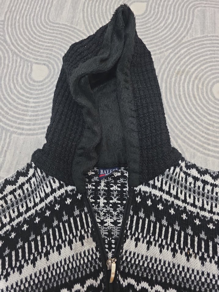 Erkek Çocuk Kapüşonlu Siyah Triko Hırka - Görsel 3