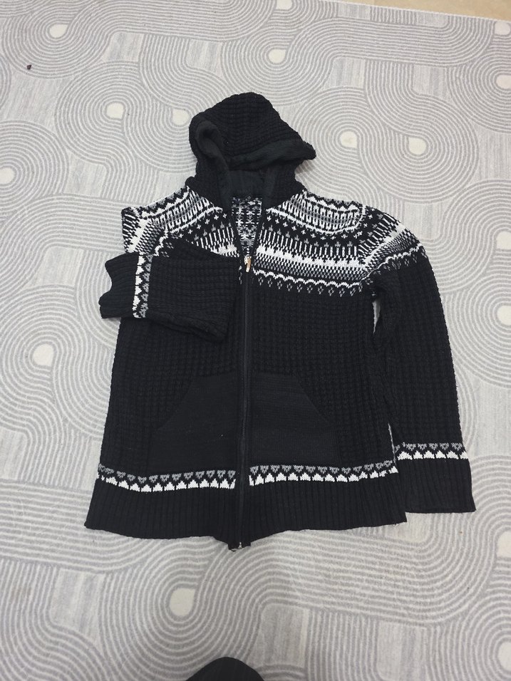 Erkek Çocuk Kapüşonlu Siyah Triko Hırka - Görsel 2