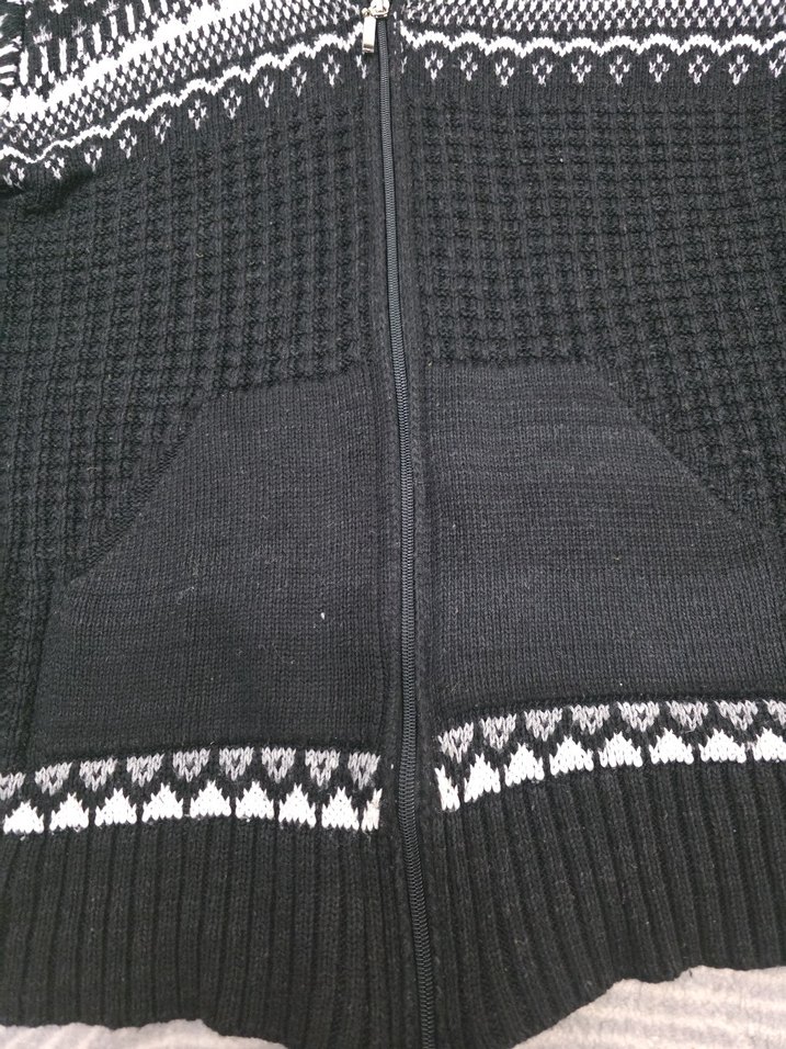 Erkek Çocuk Kapüşonlu Siyah Triko Hırka - Görsel 4