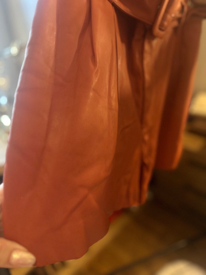 Tarçın Deri Kemerli Mini Şort - Görsel 3