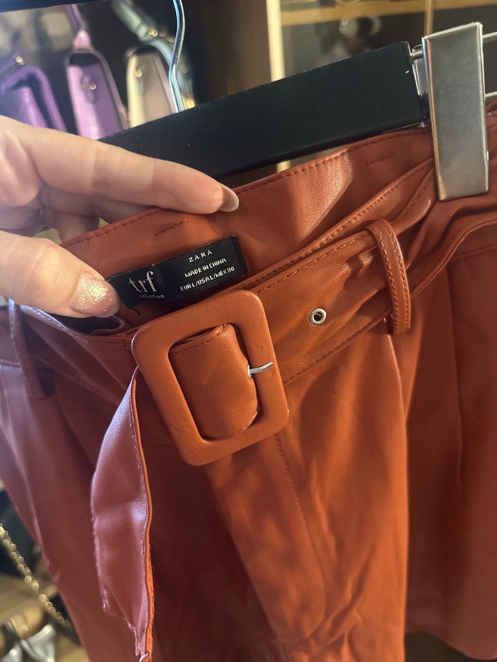 Tarçın Deri Kemerli Mini Şort - Görsel 4