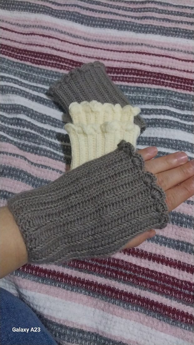 Gri Örgü Kadın Parmaksız Eldiven - Görsel 3