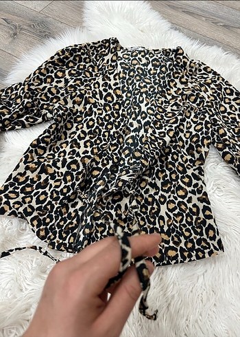 Kahverengi Leopar Desenli V Yaka Kadın bağlamalı Bluz