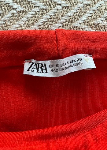 Zara Kırmızı Omzu Açık Bluz