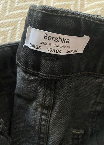 Bershka BERSHKA Siyah Kemerli havuç kesim Kadın Kot Pantolon