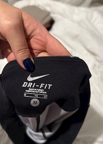 Nike Kadın Siyah Batik Desenli Esnek Tayt - Görsel 2