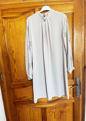 Nakış Detaylı Uzun Kollu Bej Tunik