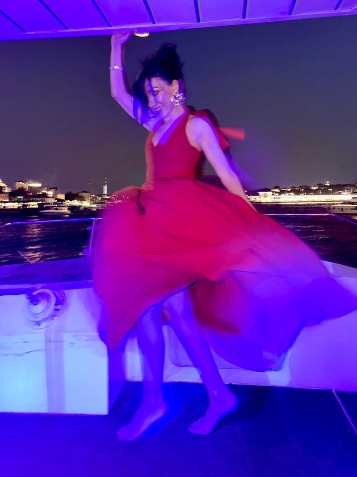 Parlak Kırmızı Uzun Drapeli Kadın Abiye - Görsel 4