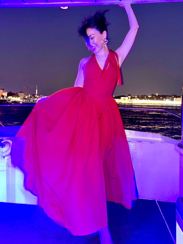 Parlak Kırmızı Uzun Drapeli Kadın Abiye - Görsel 3