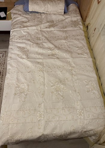 İşlemeli Beyaz gold Yatak Örtüsü - Görsel 2