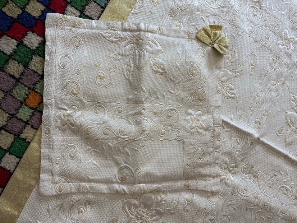 İşlemeli Beyaz gold Yatak Örtüsü - Görsel 5