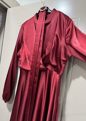 Bordo Parlak İşlemeli Uzun Kadın abiye - Görsel 2