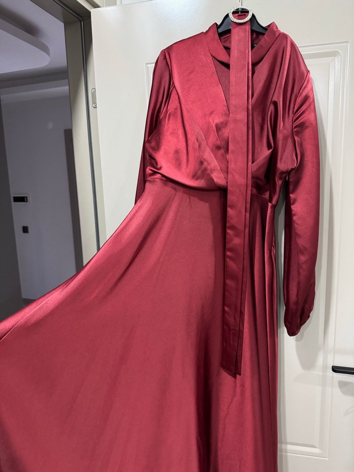 Bordo Parlak İşlemeli Uzun Kadın abiye - Görsel 3