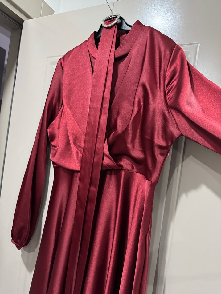 Bordo Parlak İşlemeli Uzun Kadın abiye - Görsel 2