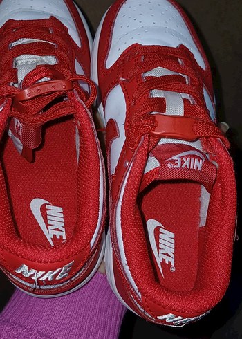 Kırmızı spor ayakkabı - Görsel 4