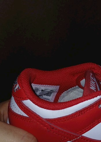 Kırmızı spor ayakkabı - Görsel 3