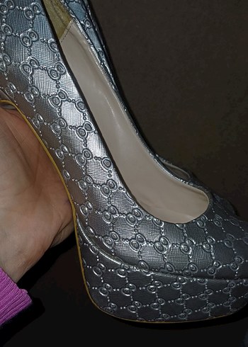 Gri Yılan Desenli Platform Topuklu Kadın Ayakkabı - Görsel 3