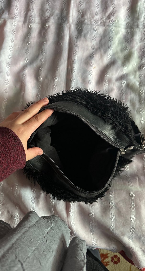 Siyah Süet Kürklü Kadın Çanta - Görsel 2