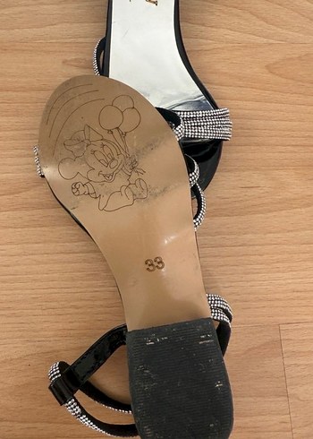 Siyah Parlak Yılan Desenli Topuklu Sandalet - Görsel 3