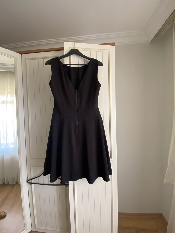 Siyah elbise 

Hiç kullanılmadı 
Etiketsiz 

M/L bedene uygundur - Görsel 5