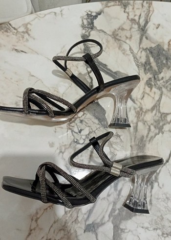 Klasik Siyah Yılan Desenli Topuklu Sandalet - Görsel 3