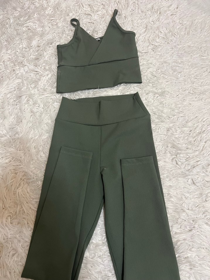 V Yaka Strappy sporcu tayt ve crop - Haki - Görsel 2