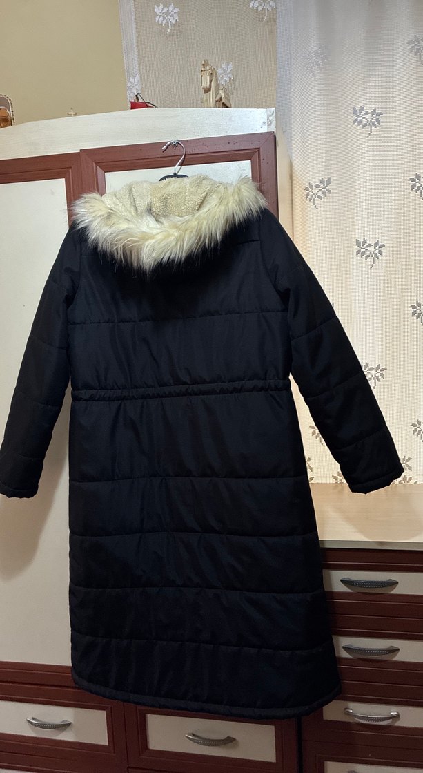 Siyah Kürklü Uzun Kadın Kışlık Mont - Görsel 4