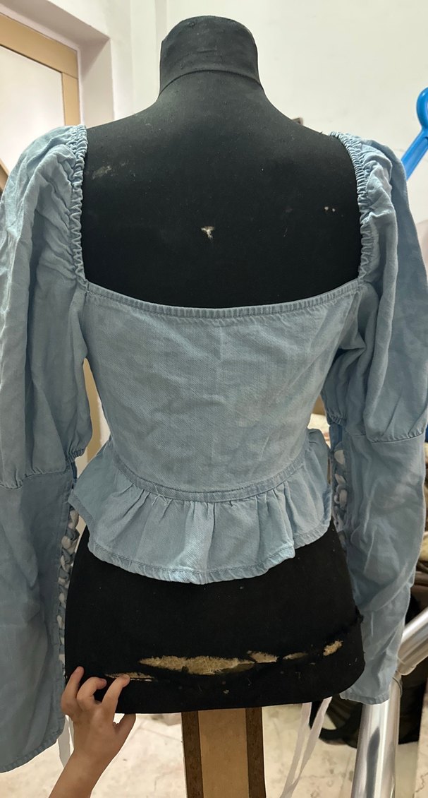 Gri V Yaka Uzun Kollu Mini Denim Bluz - Görsel 4