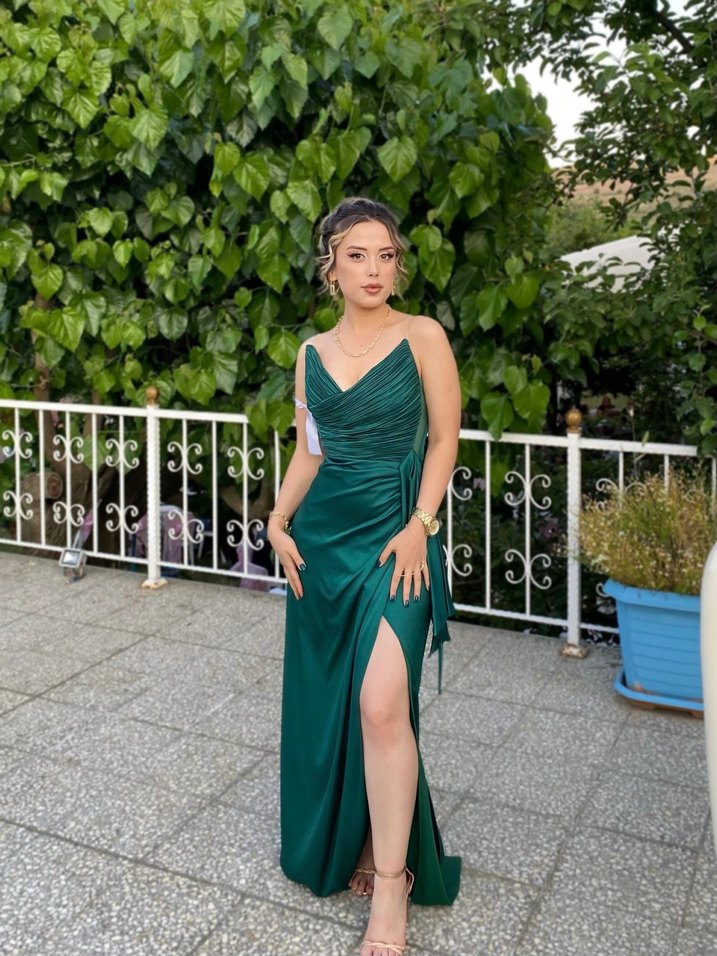 Parlak Yeşil Drapeli Uzun Abiye Elbise - Görsel 2