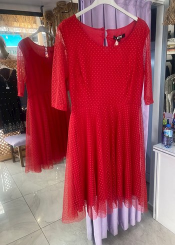Kırmızı Puantiyeli Midi Dantel Elbise