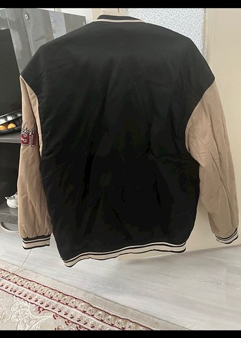 Pull and Bear Düğmeli Baskılı Siyah Bomber Kadın Ceket