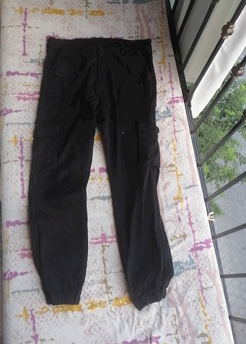 Siyah Kemerli Rahat Kesim Erkek Pantolon