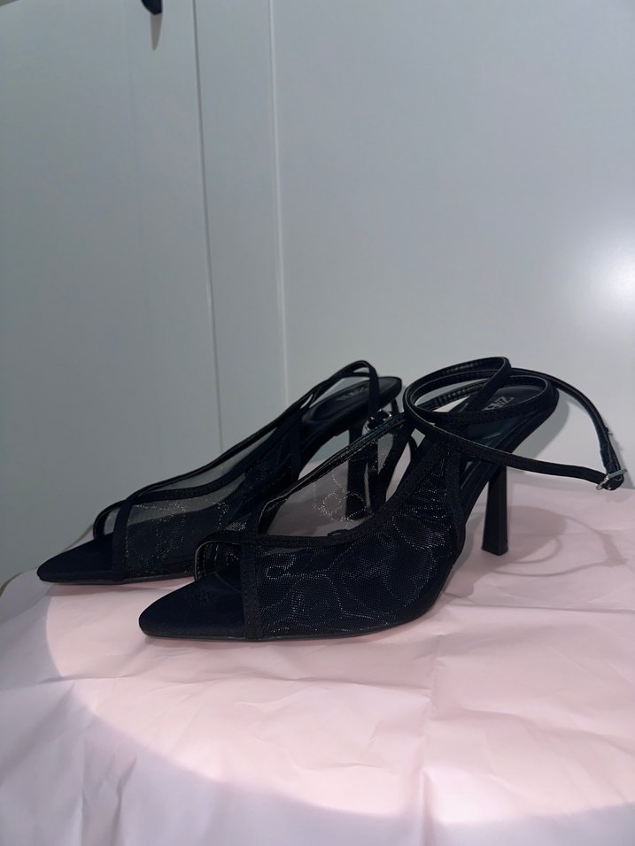 Zara Siyah Tokalı Stiletto Topuklu Kadın Ayakkabı - Görsel 4