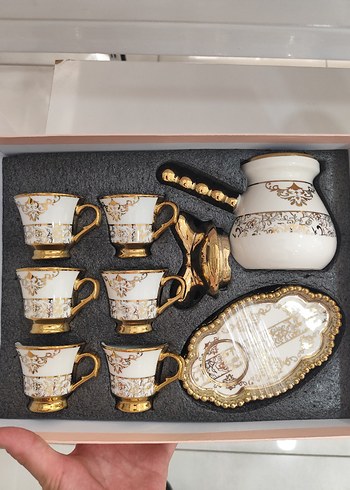 Beyaz ve Altın Detaylı 6'lı Kahve Fincanı Seti