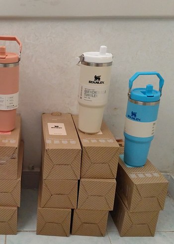 Stanley 887 ml termos renkler mevcuttur