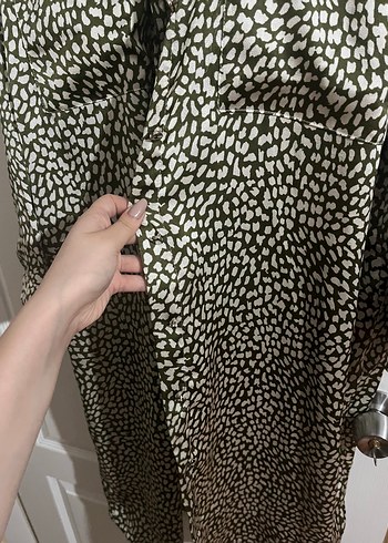 H&M Bej Yılan Desenli Düğmeli Uzun elbise