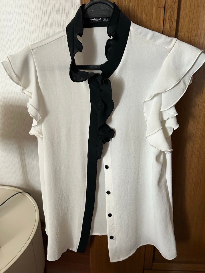 Fırfırlı Siyah-Beyaz Kadın Gömlek - Görsel 3