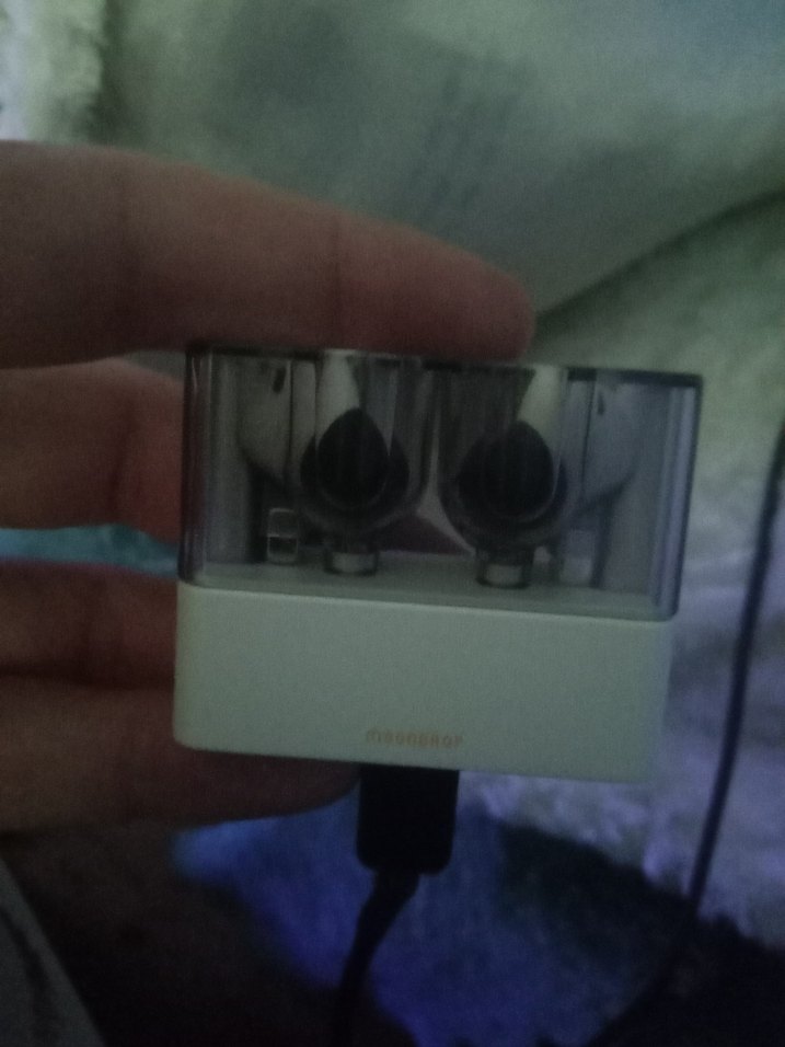 Beyaz Kulak İçi Kulaklık ve Siyah Kılıf - Görsel 5