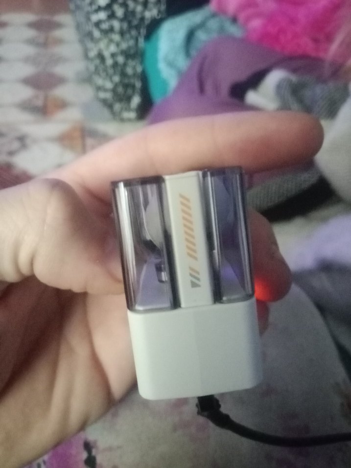 Beyaz Kulak İçi Kulaklık ve Siyah Kılıf - Görsel 2