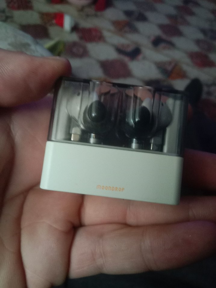 Beyaz Kulak İçi Kulaklık ve Siyah Kılıf - Görsel 3