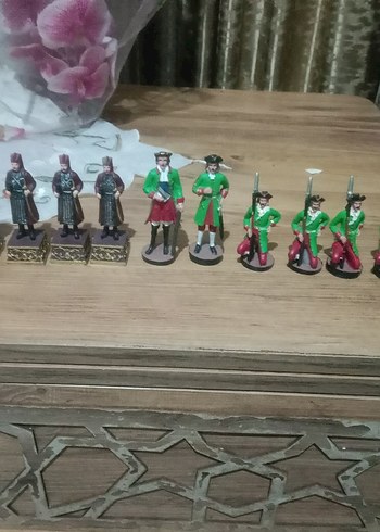 Renkli Asker Figürlü Satranç Takımı - Görsel 7