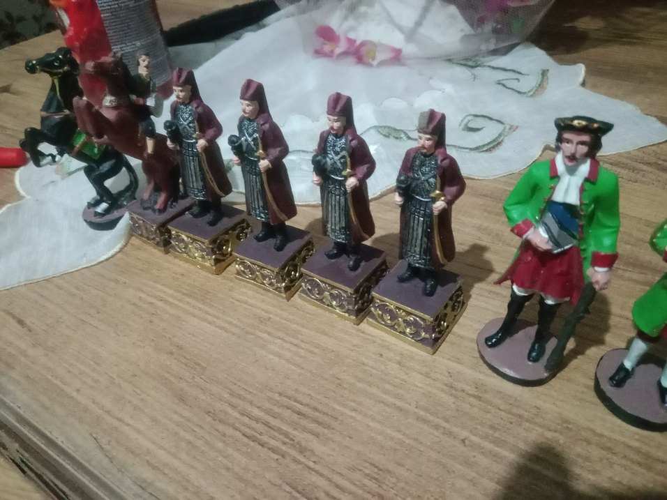 Renkli Asker Figürlü Satranç Takımı - Görsel 2