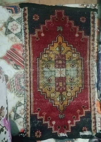 Koyu renkli çok renkli desenli geleneksel halı - Görsel 4