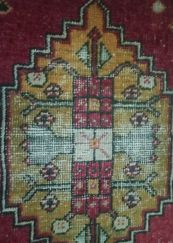 Koyu renkli çok renkli desenli geleneksel halı - Görsel 2