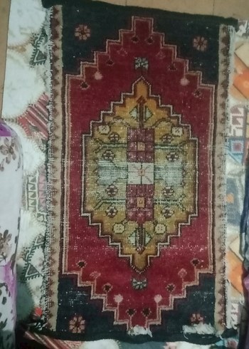 Koyu renkli çok renkli desenli geleneksel halı - Görsel 3